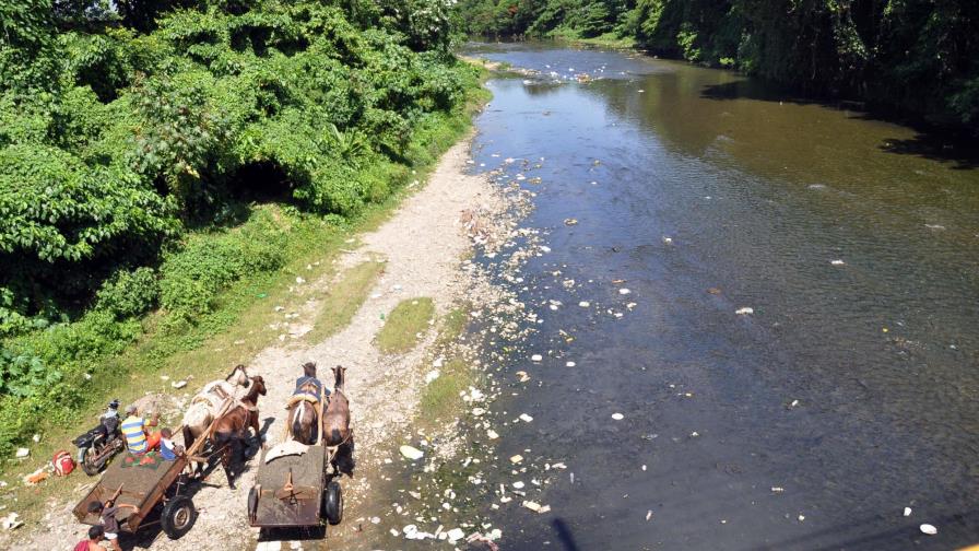 Extracción de materiales afecta al río Camú en La Vega