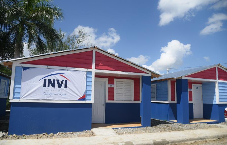 INVI entrega viviendas a familias damnificadas de Villa González