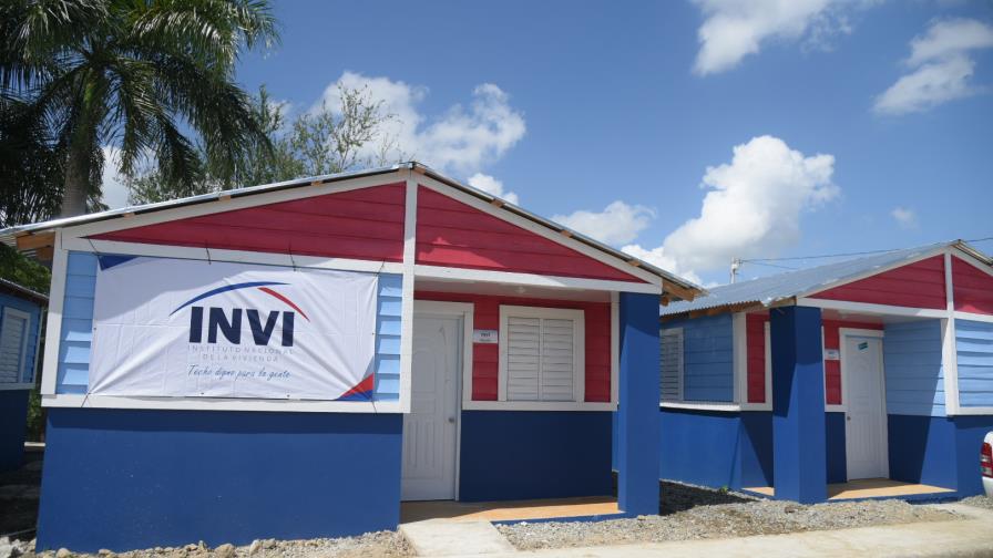 INVI entrega viviendas a familias damnificadas de Villa González INVI entrega viviendas a familias damnificadas de Villa González