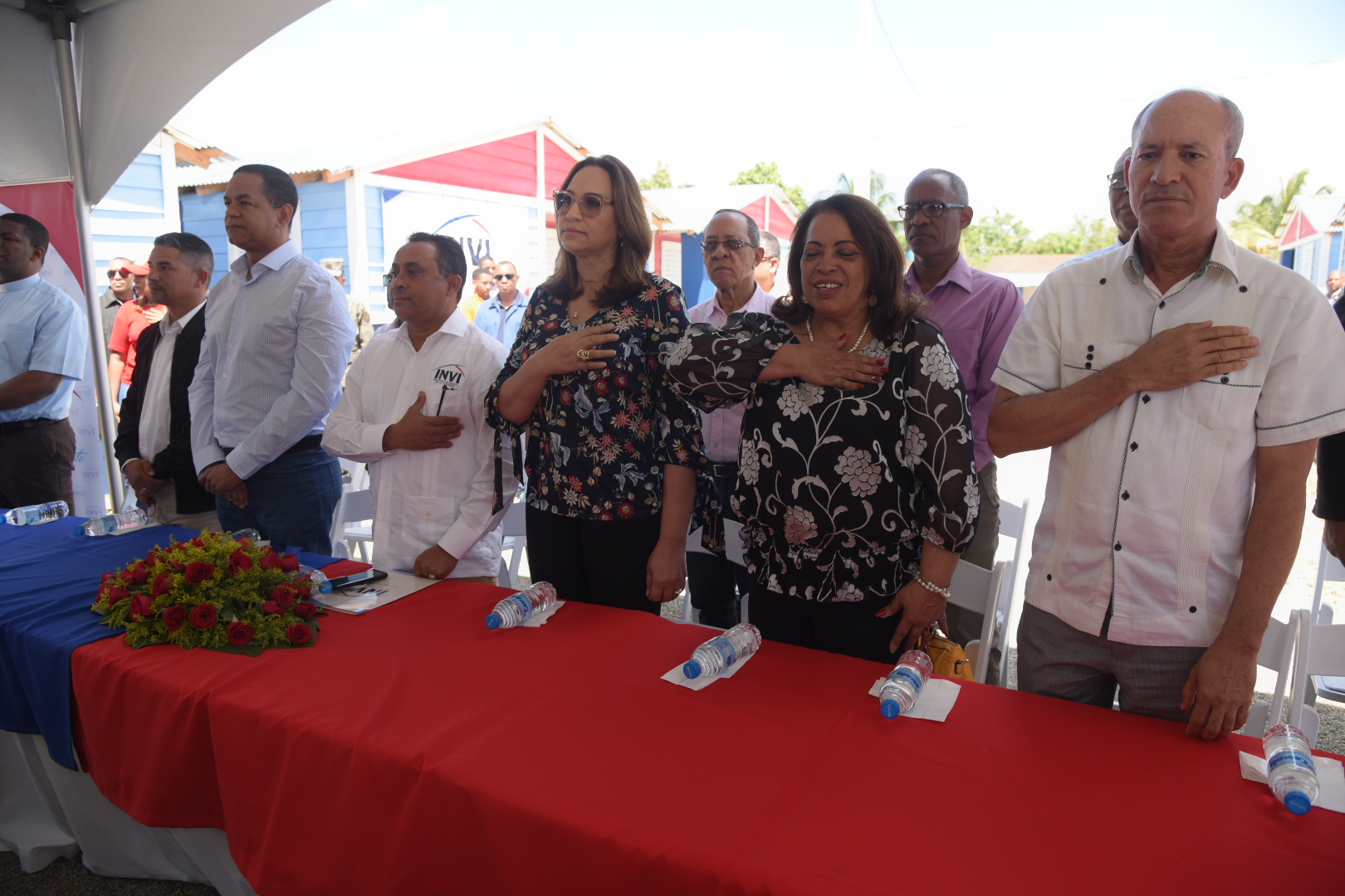 El acto de entrega lo encabezó el director general del INVI, Mayobanex Escoto.