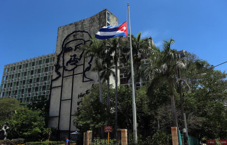 Cuba, de luto, llora con las familias de las víctimas de avión accidentado