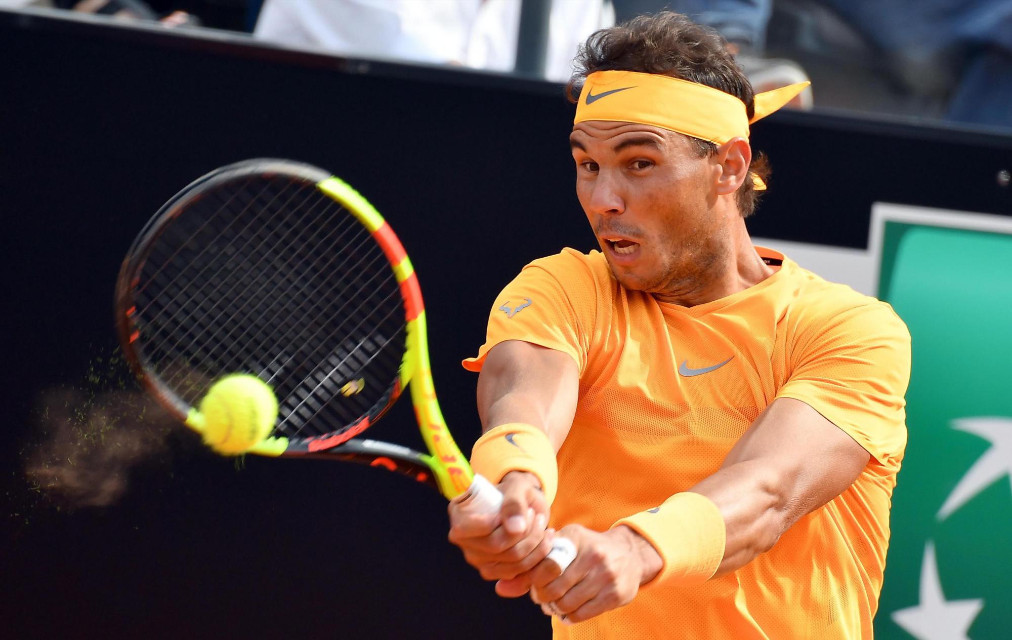 El español Rafael Nadal en acción en el partido que le dio la victoria ante Alexander Zverev de alemania y que lo retornó al primer al Número Uno del Mundo.