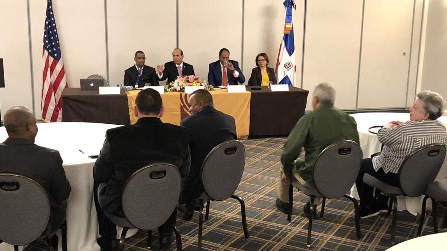 Presidente JCE llama a empadronar dominicanos en el exterior y confirmar sus datos