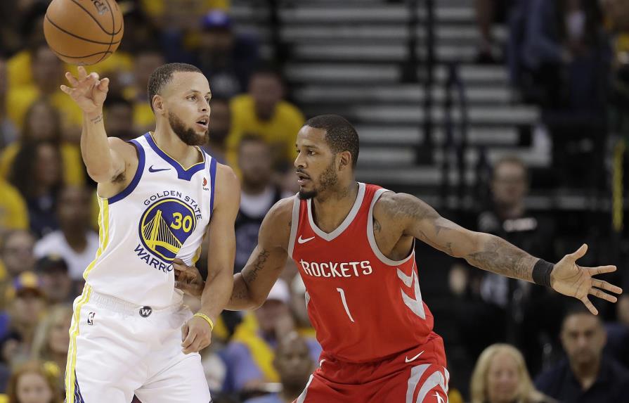 Curry anota 35 y Warriors aplasta a Rockets por 41 puntos