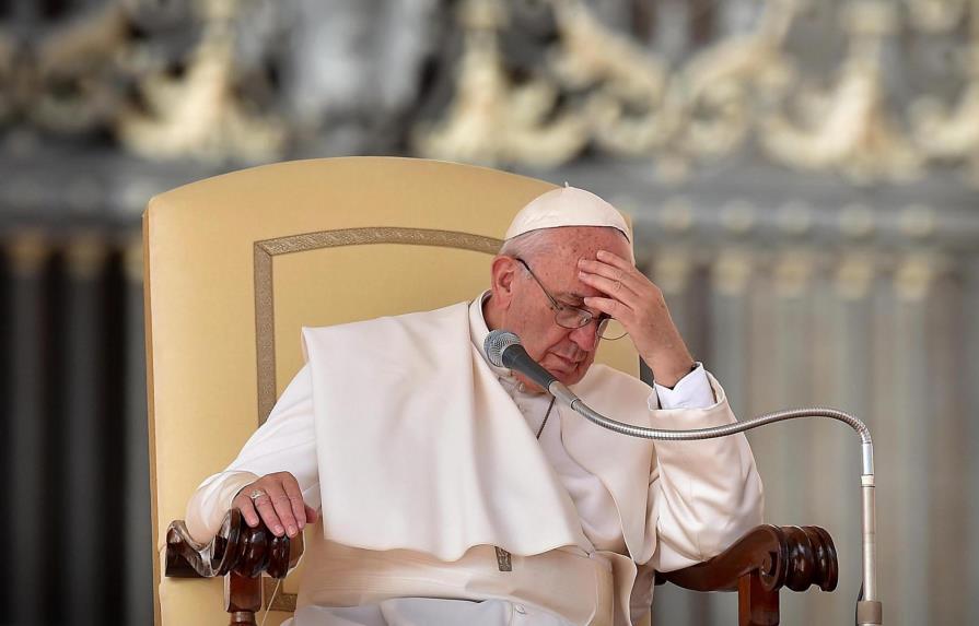 Papa dice escándalos en la Iglesia provocan caída de las vocaciones
