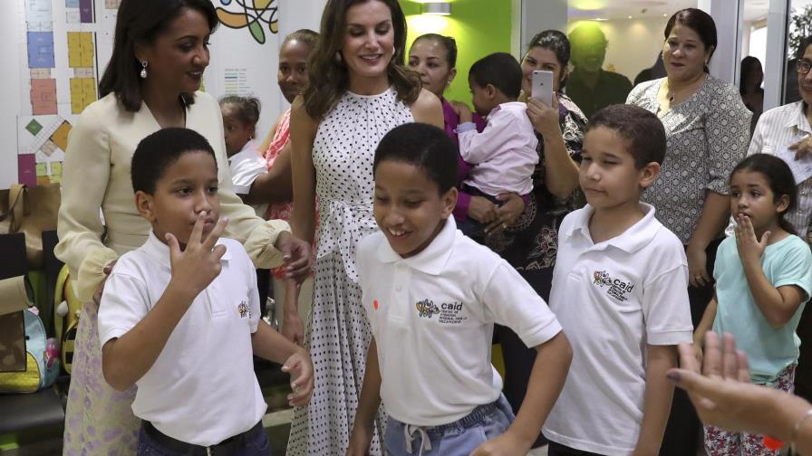 Un niño autista le dedica a la reina Letizia la mítica canción “Por amor” Un niño autista le dedica a la reina Letizia la mítica canción “Por amor”