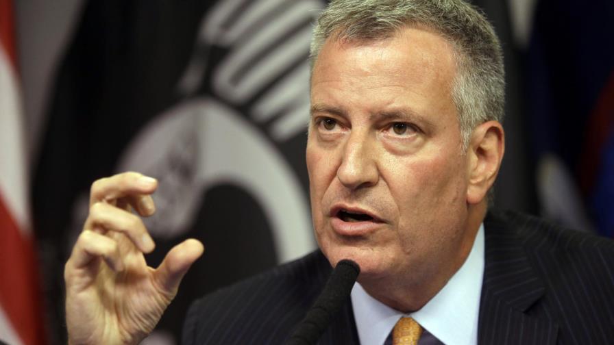 Alcalde de Nueva York ordena a policías no arrestar consumidores de marihuana