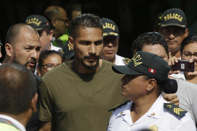 Capitanes rivales de Perú en la Copa Mundial de Fútbol respaldan lucha de Paolo Guerrero