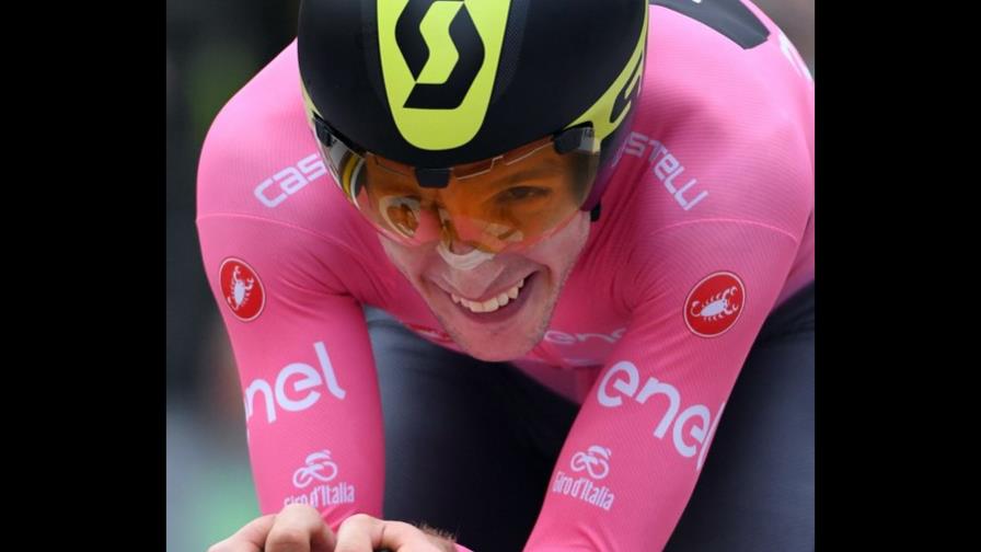 Simon Yates resiste a Tom Dumoulin y sigue líder en el Giro de Italia 