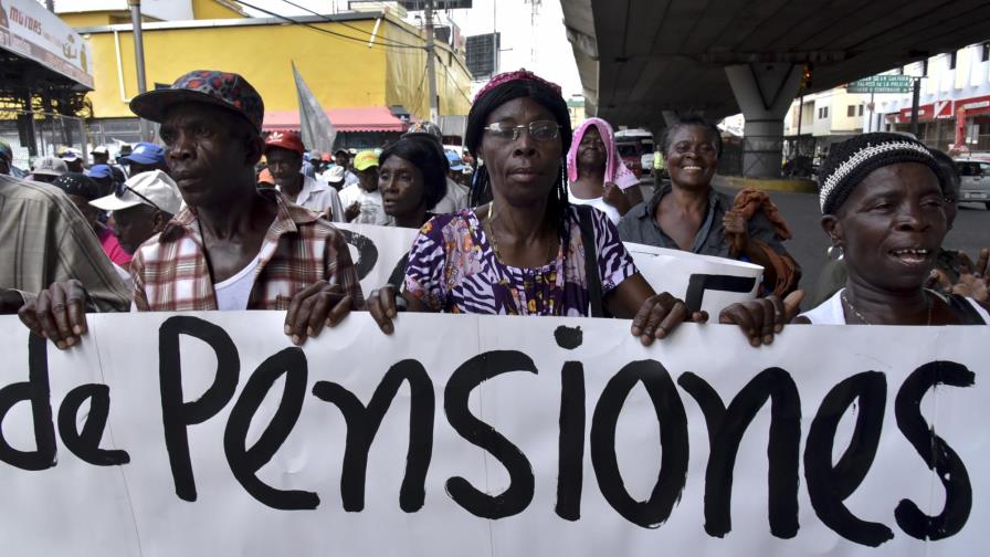 Más de la mitad de los adultos mayores de América Latina no recibe una pensión Más de la mitad de los adultos mayores de América Latina no recibe una pensión