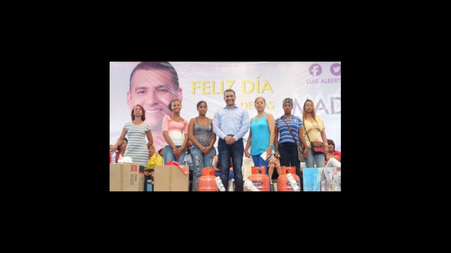 Diputado Luis Alberto celebra o acto a las madres de Santo Domingo Este Diputado Luis Alberto celebra o acto a las madres de Santo Domingo Este