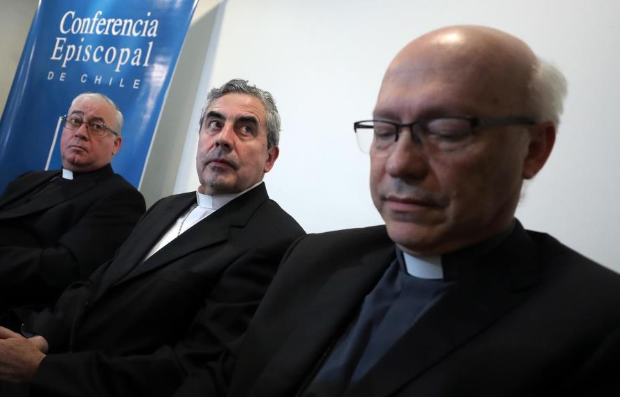 Iglesia chilena suspende a 14 sacerdotes por presuntos delitos de abusos