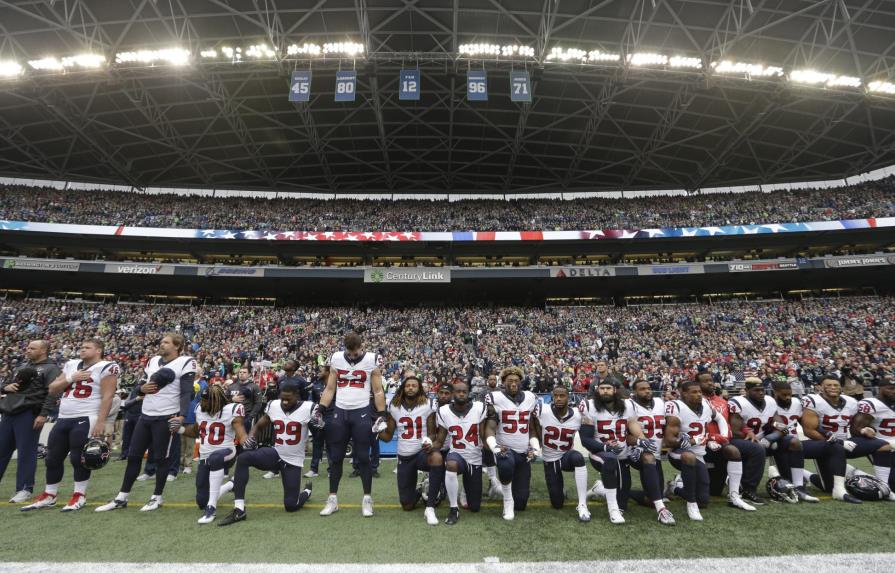 Dueños de equipos de NFL adoptan nueva regla sobre himno