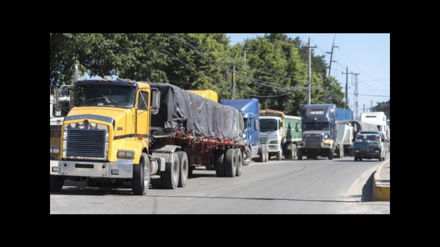 Empresarios llaman a transportistas de carga al diálogo
