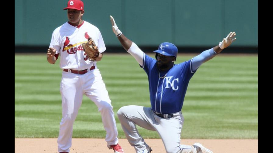 Reales anotan tres en la 10ma y vencen a Cardenales Reales anotan tres en la 10ma y vencen a Cardenales