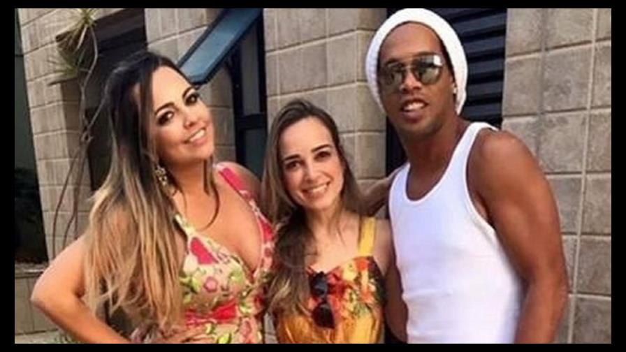 Ronaldinho se casará con dos mujeres en agosto
