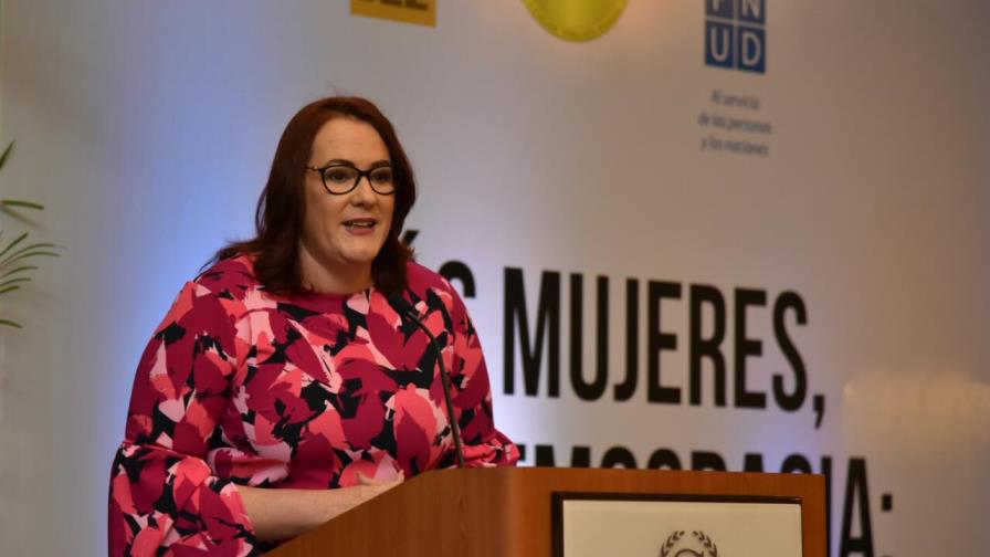 Ministra de la Mujer pide aprobar Ley de Partidos con paridad de género Ministra de la Mujer pide aprobar Ley de Partidos con paridad de género