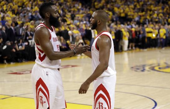 Rockets vencen a Warriors y están a una victoria de las Finales de la NBA