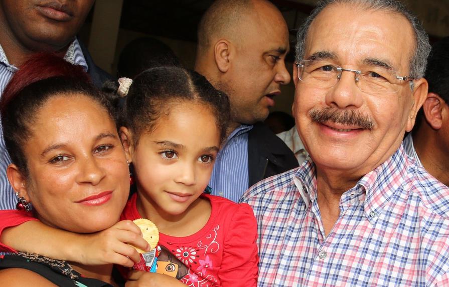 Danilo Medina eleva una oración por las madres dominicanas 