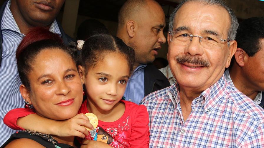 Danilo Medina eleva una oración por las madres dominicanas Danilo Medina eleva una oración por las madres dominicanas