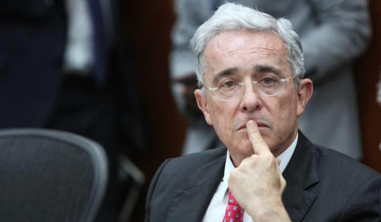Álvaro Uribe niega vínculos con el narcotráfico 