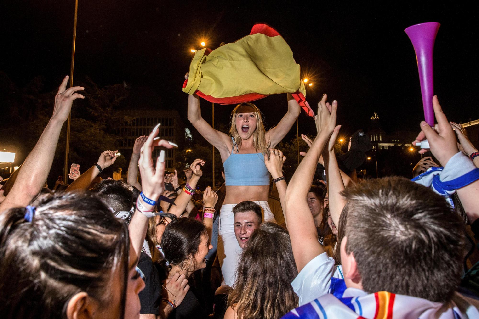 Aficionados del Real Madrid celebran