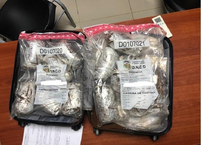 Apresan extranjero con 14 paquetes de cocaína en el  aeropuerto de Punta Cana