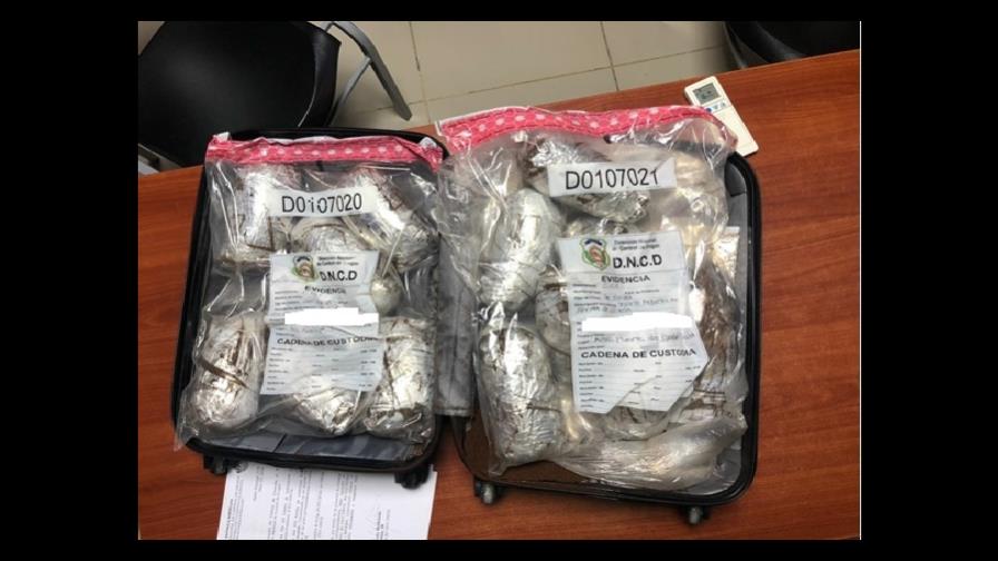 Apresan extranjero con 14 paquetes de cocaína en el aeropuerto de Punta Cana Apresan extranjero con 14 paquetes de cocaína en el aeropuerto de Punta Cana