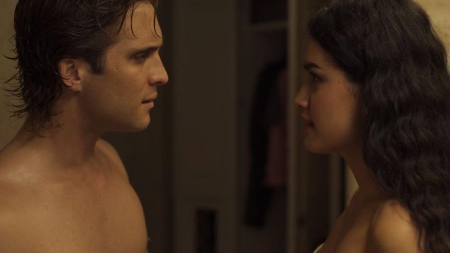 Telemundo editó escenas de la serie de Luis Miguel por regulaciones en Estados Unidos  