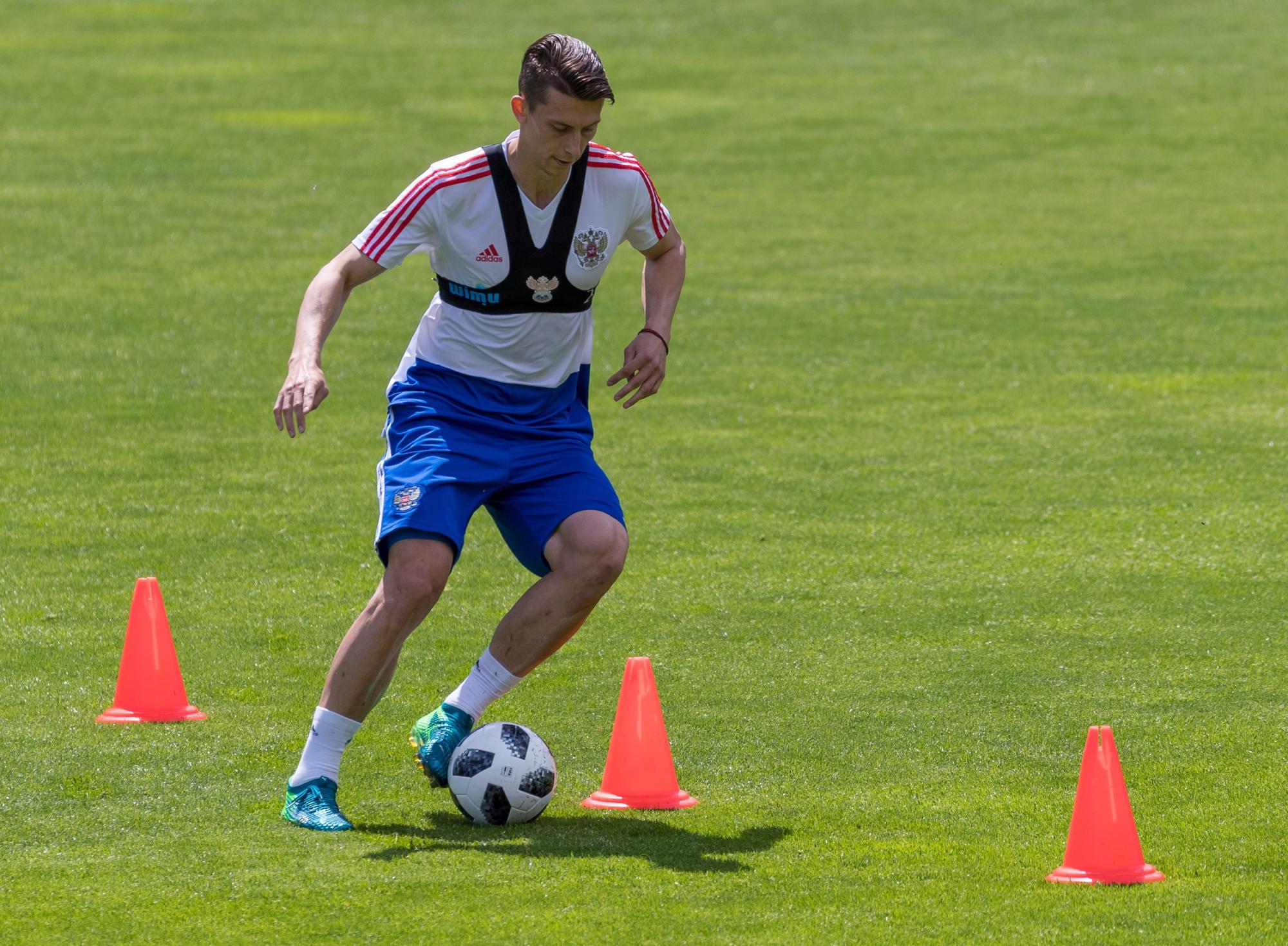 El jugador de la selección rusa de fútbol Ilya Kutepov asiste al entrenamiento del equipo en Neustift im Stubaital (Austria) el 21 de mayo de 2018. El equipo se prepara para el Mundial de Rusia 2018. 