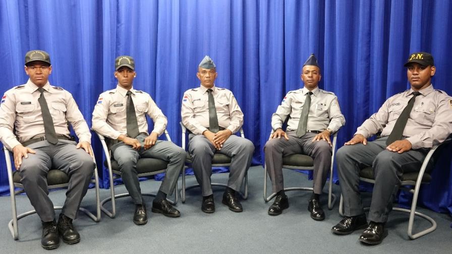 Ney Aldrín Bautista recibe policías que rechazaron soborno de RD$150,000 Ney Aldrín Bautista recibe policías que rechazaron soborno de RD$150,000