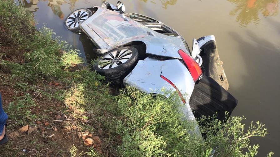 Seis personas muertas tras caer carro a canal de riego en Arenoso Seis personas muertas tras caer carro a canal de riego en Arenoso