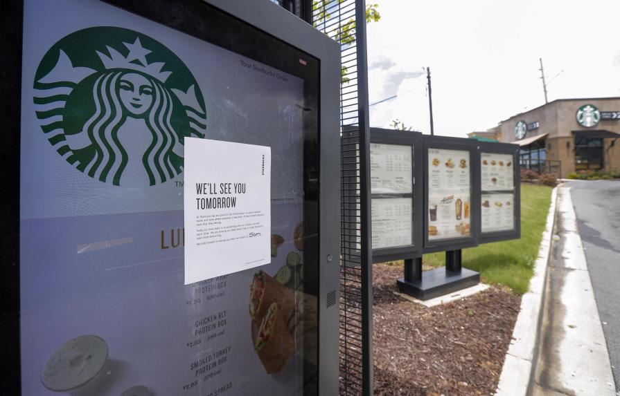 Strabucks cierran en EE.UU. para que empleados tomen curso contra el racismo