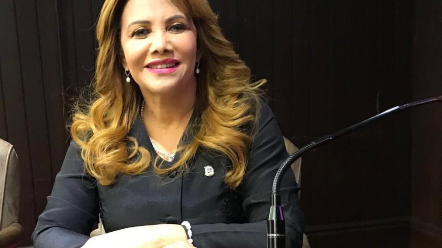 Diputada Olivares pide al Gobierno dejar de cobrar 10 dólares a dominicanos por Tarjeta de Turista Diputada Olivares pide al Gobierno dejar de cobrar 10 dólares a dominicanos por Tarjeta de Turista