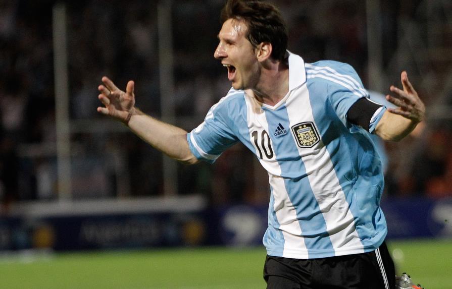Argentina y Messi se dan un baño de masas antes del Mundial