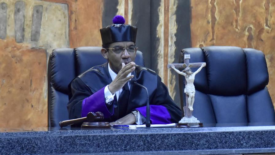 Juez Ortega ordena, otra vez, a la Procuraduría entregar pruebas en caso Odebrecht
Juez Ortega ordena, otra vez, a la PGR entregar pruebas en caso Odebrecht