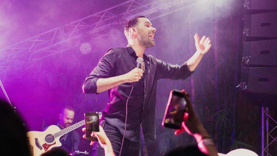 EliaCiM, “Solo pero bien acompañado”   en Acrópolis Center 