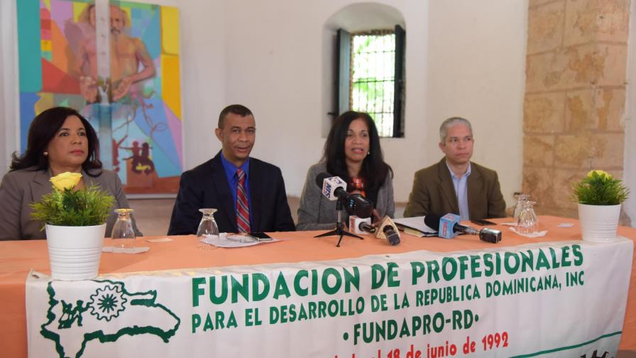 Profesionales demandan del Gobierno mayor participación en la agenda nacional Profesionales demandan del Gobierno mayor participación en la agenda nacional