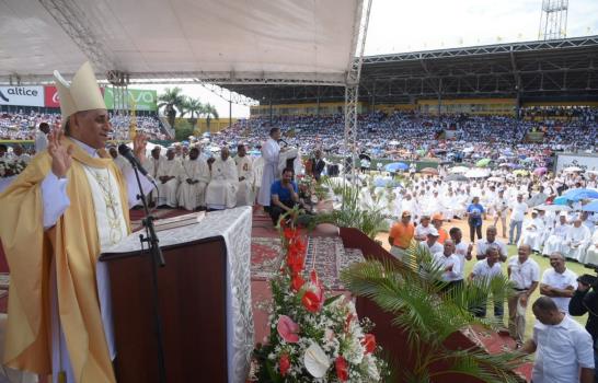 Católicos abarrotan el Estadio Cibao en la celebración de Corpus Christi