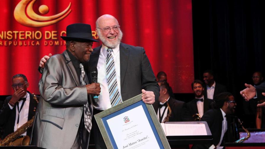 Artistas se unen en una cadena de oración por la salud de Joseíto Mateo Artistas se unen en una cadena de oración por la salud de Joseíto Mateo