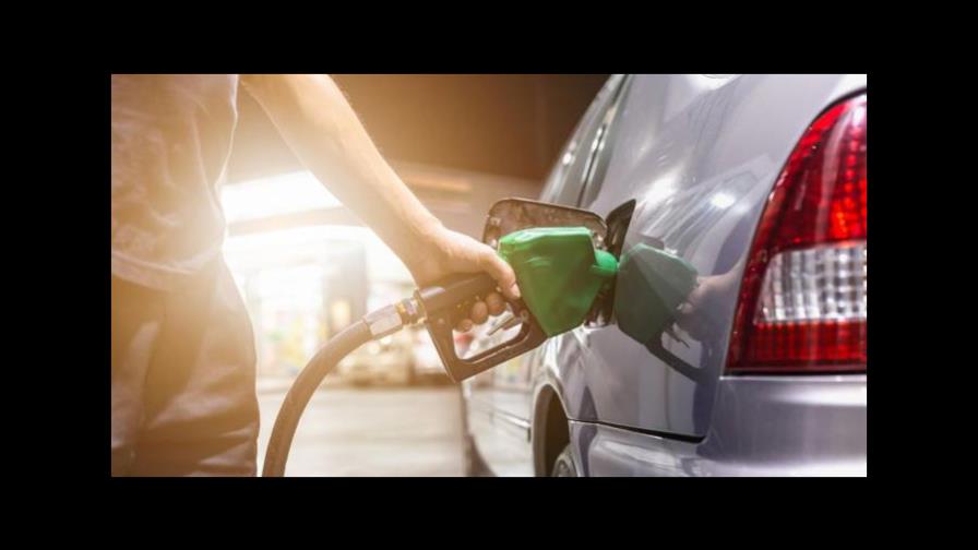 Combustibles bajan entre RD$1.00 y RD$4.00, exceptuando precio del Gas Natural Combustibles bajan entre RD$1.00 y RD$4.00, exceptuando precio del Gas Natural