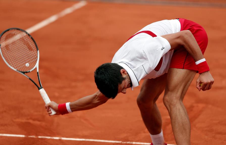 Djokovic resiste ante Bautista para llegar a octavos en Roland Garros