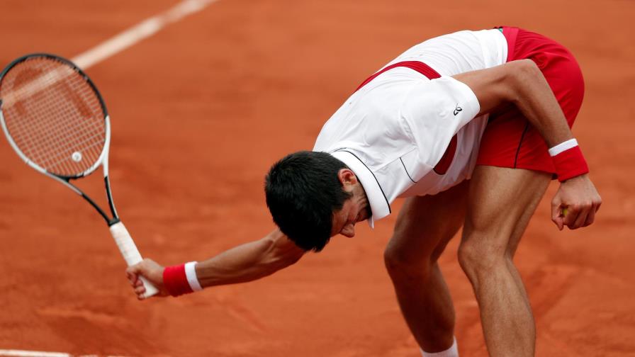 Djokovic resiste ante Bautista para llegar a octavos en Roland Garros