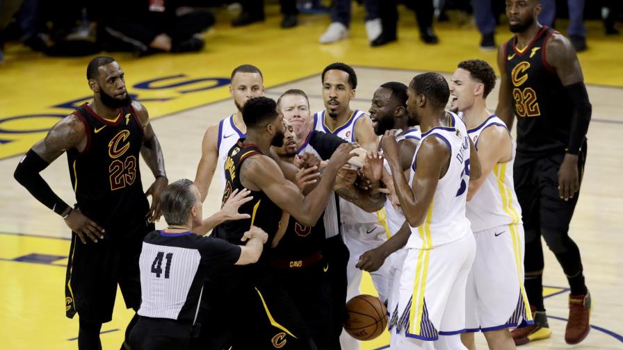 Cavs van a segundo juego con la sombra del error de Smith
¿Recuerdan a Derek Harper? Pasó algo igual Cavs van a segundo juego con la sombra del error de Smith
¿Recuerdan a Derek Harper? Pasó algo igual