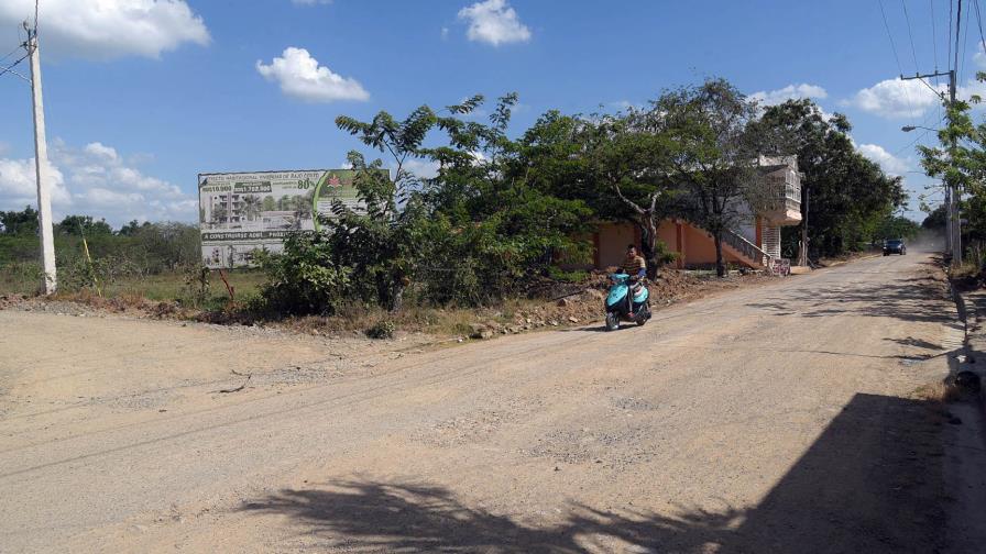 Indigna a pacientes el mal estado de la calle que da acceso a un hospital 