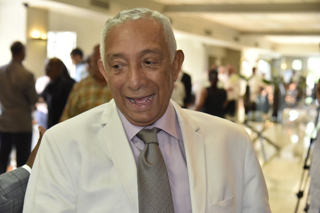 Rafael Solano durante el velatorio de Mateo (Nehemías Alvino)