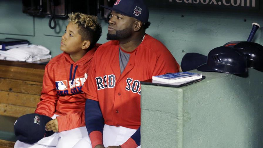 VIDEO: David Ortiz guía a su hijo en practica en el Fenway Park VIDEO: David Ortiz guía a su hijo en practica en el Fenway Park