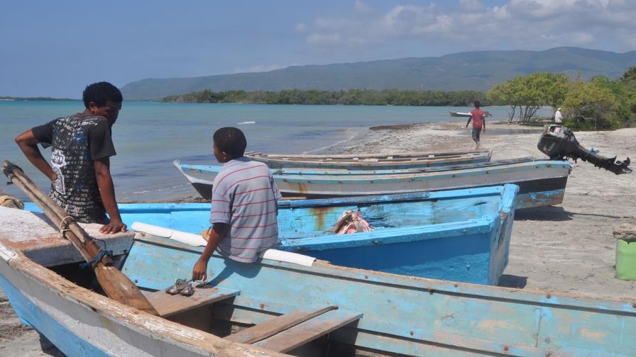 Pesca ilegal afecta 2.4 MM de pescadores en la región Pesca ilegal afecta 2.4 MM de pescadores en la región