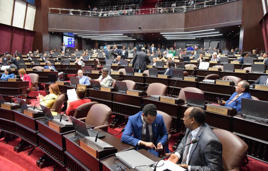 Cámara de Diputados extiende plazo de 30 días para comisión especial que estudia la Ley de Partidos 