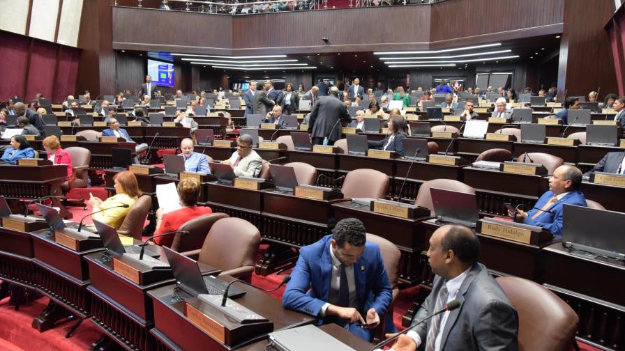 Cámara de Diputados extiende plazo de 30 días para comisión especial que estudia la Ley de Partidos 